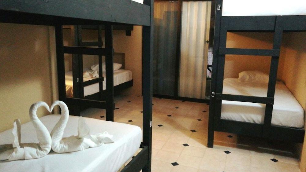 Deja Hostel Плая-дель-Кармен Экстерьер фото